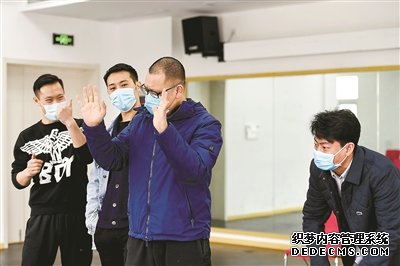 狮山复印机出租省市文艺院团按下“复工键” 戴口罩一样排“好